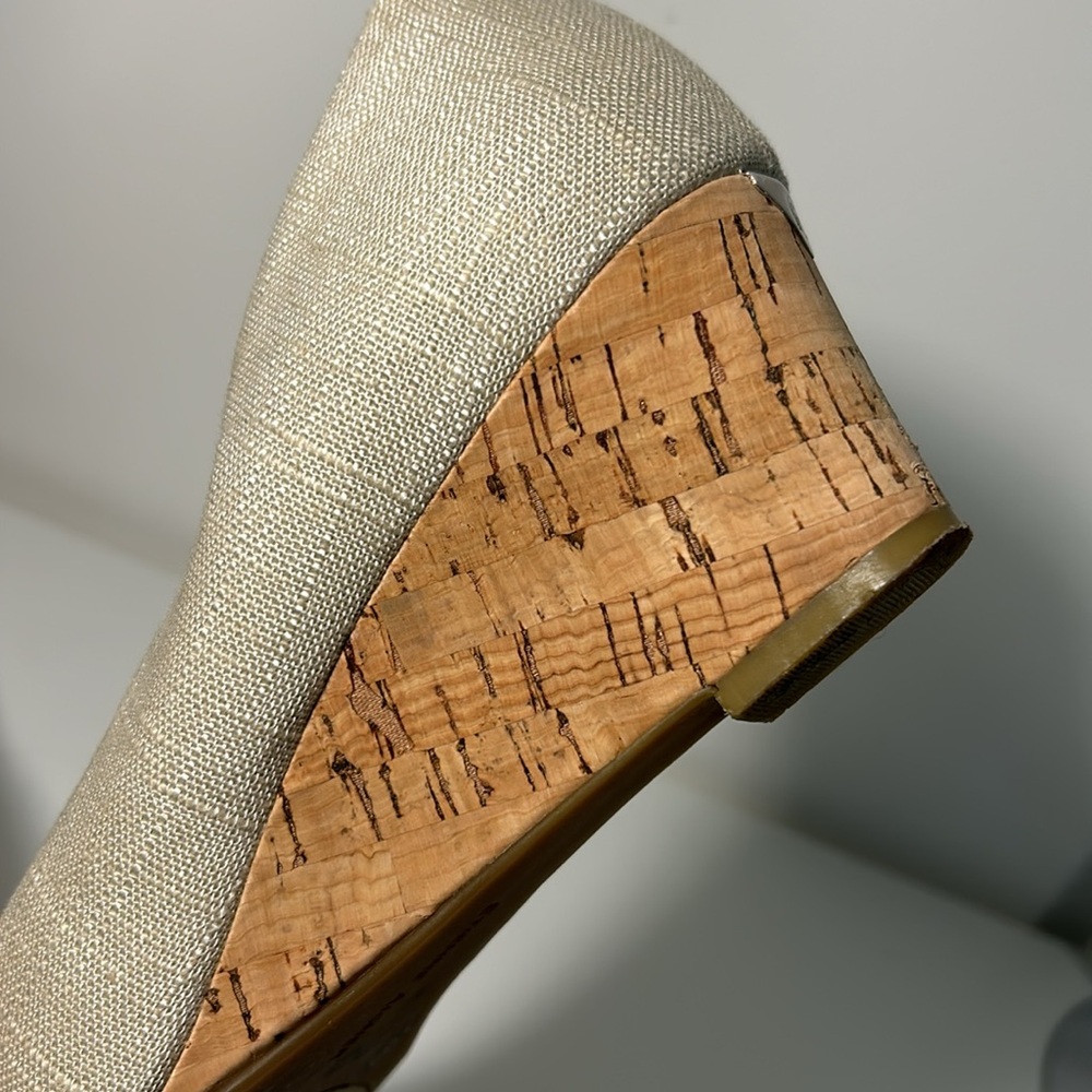 VINTAGE ETIENNE AIGNER CORK WEDGE HEEL BEIGE SIZE 8.5 METAL LOGO - Picture 8 of 12